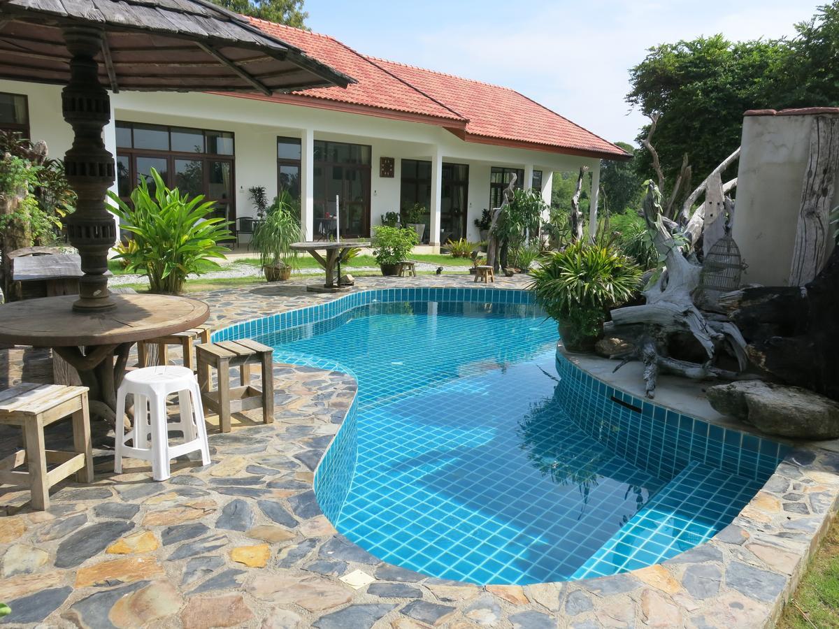 Hotel Tree Roots Retreat à Rayong Extérieur photo