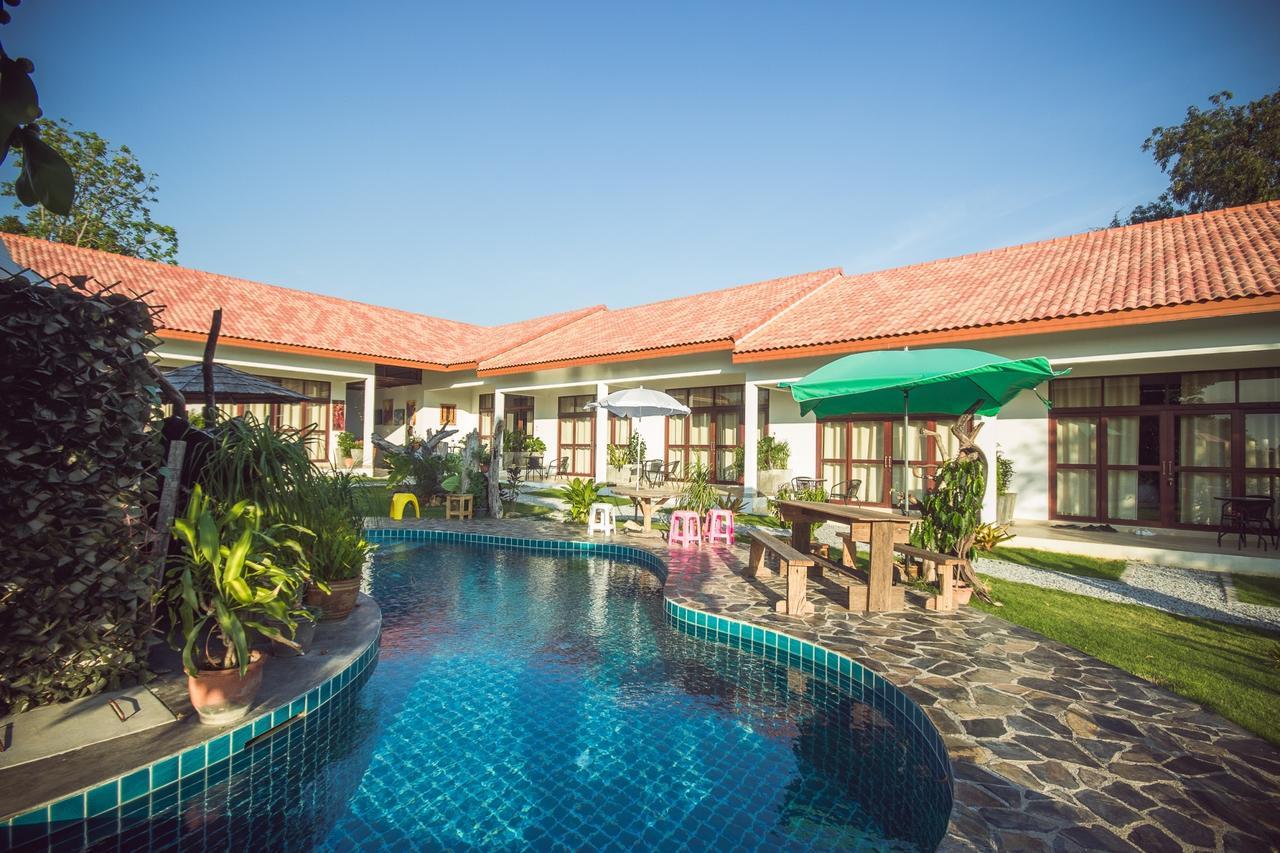 Hotel Tree Roots Retreat à Rayong Extérieur photo