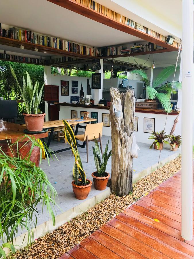 Hotel Tree Roots Retreat à Rayong Extérieur photo