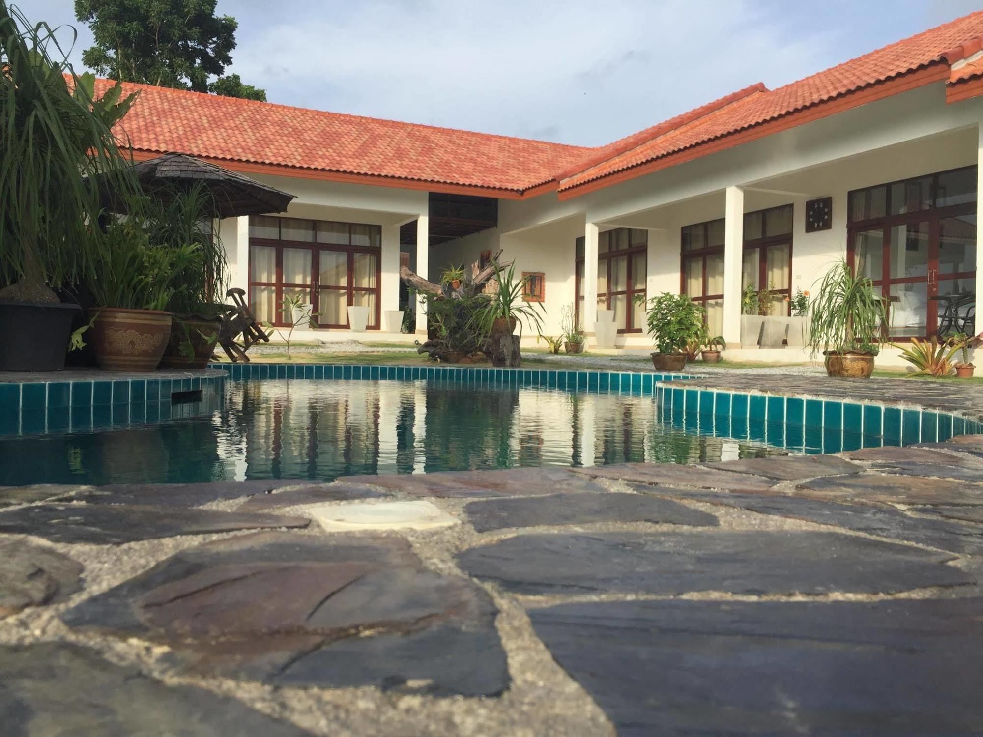 Hotel Tree Roots Retreat à Rayong Extérieur photo