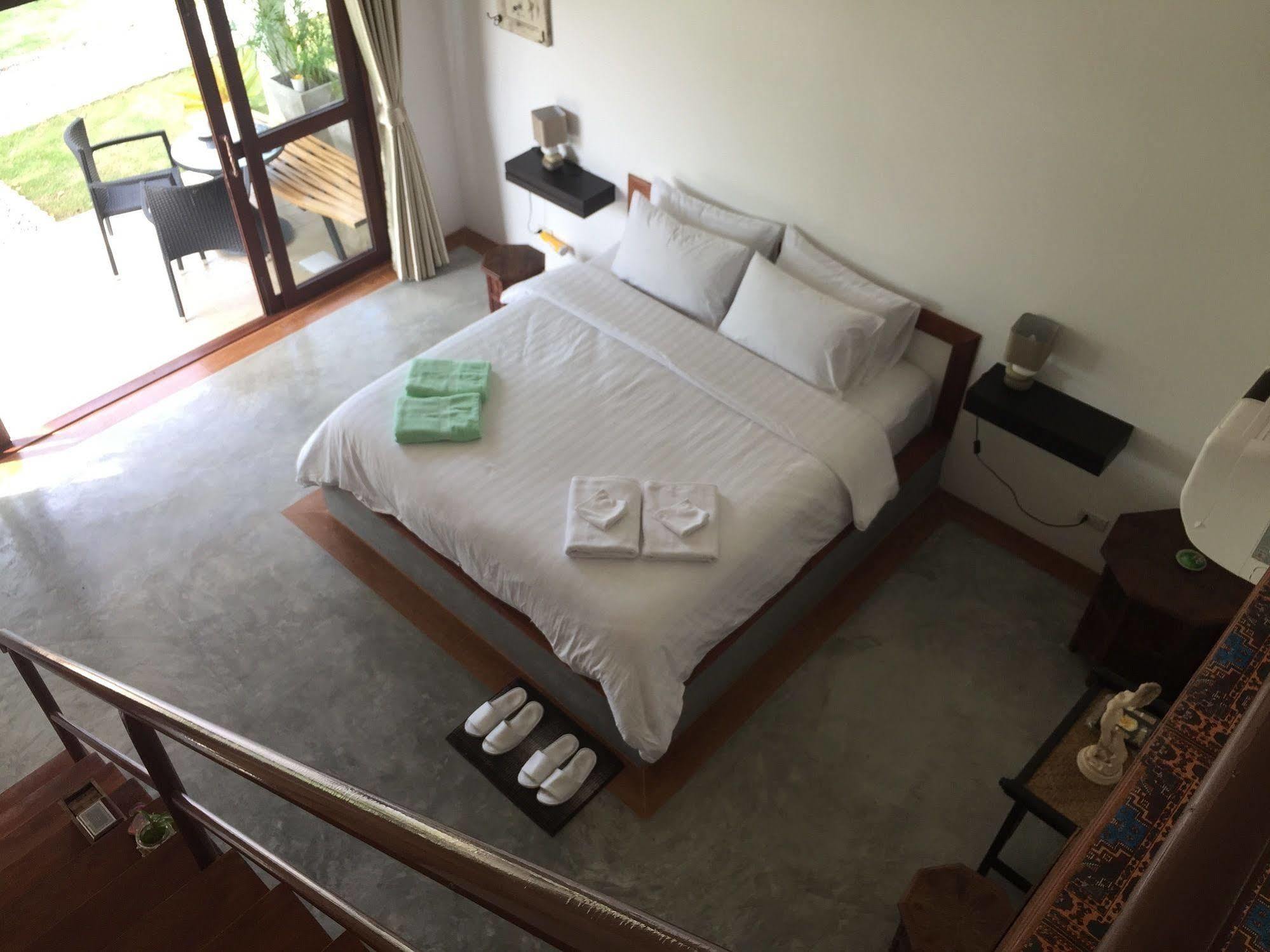 Hotel Tree Roots Retreat à Rayong Extérieur photo