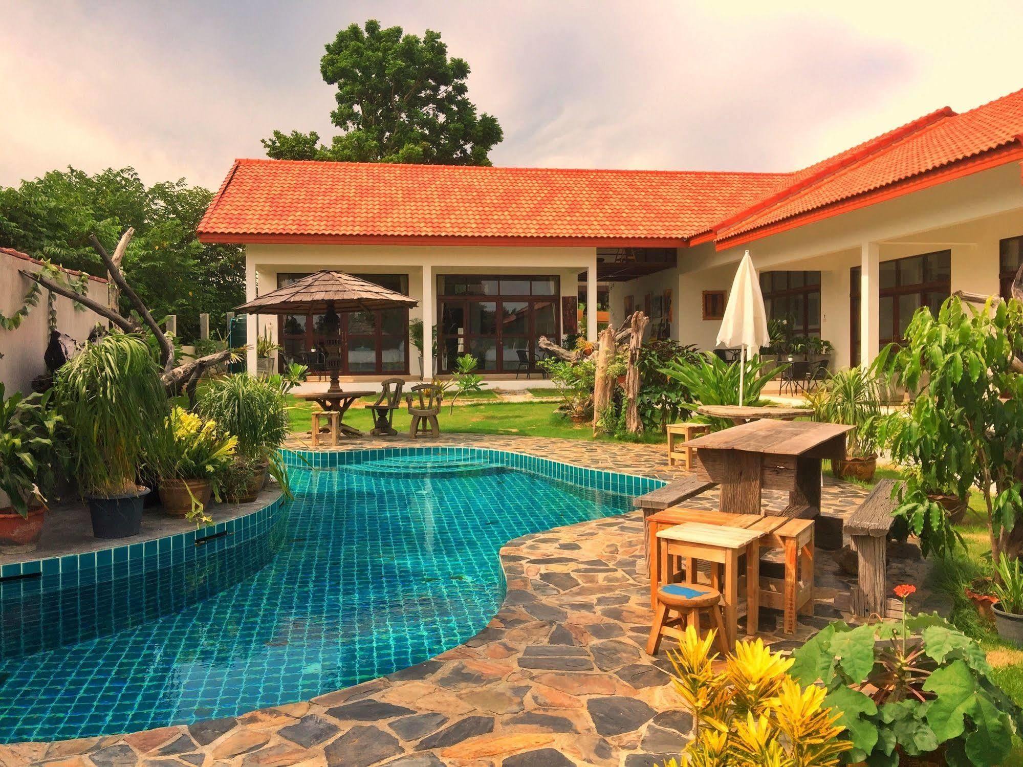 Hotel Tree Roots Retreat à Rayong Extérieur photo