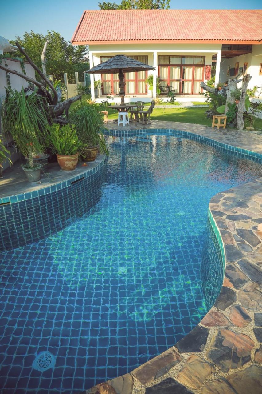 Hotel Tree Roots Retreat à Rayong Extérieur photo